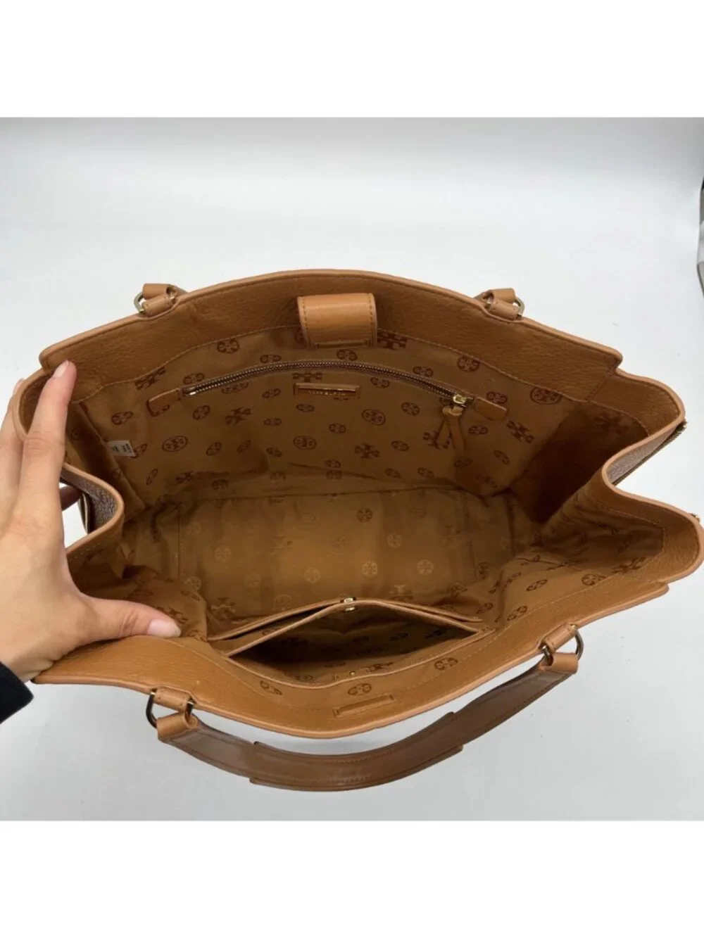 Tory Burch Ivy Side-Zip Hobo Bag